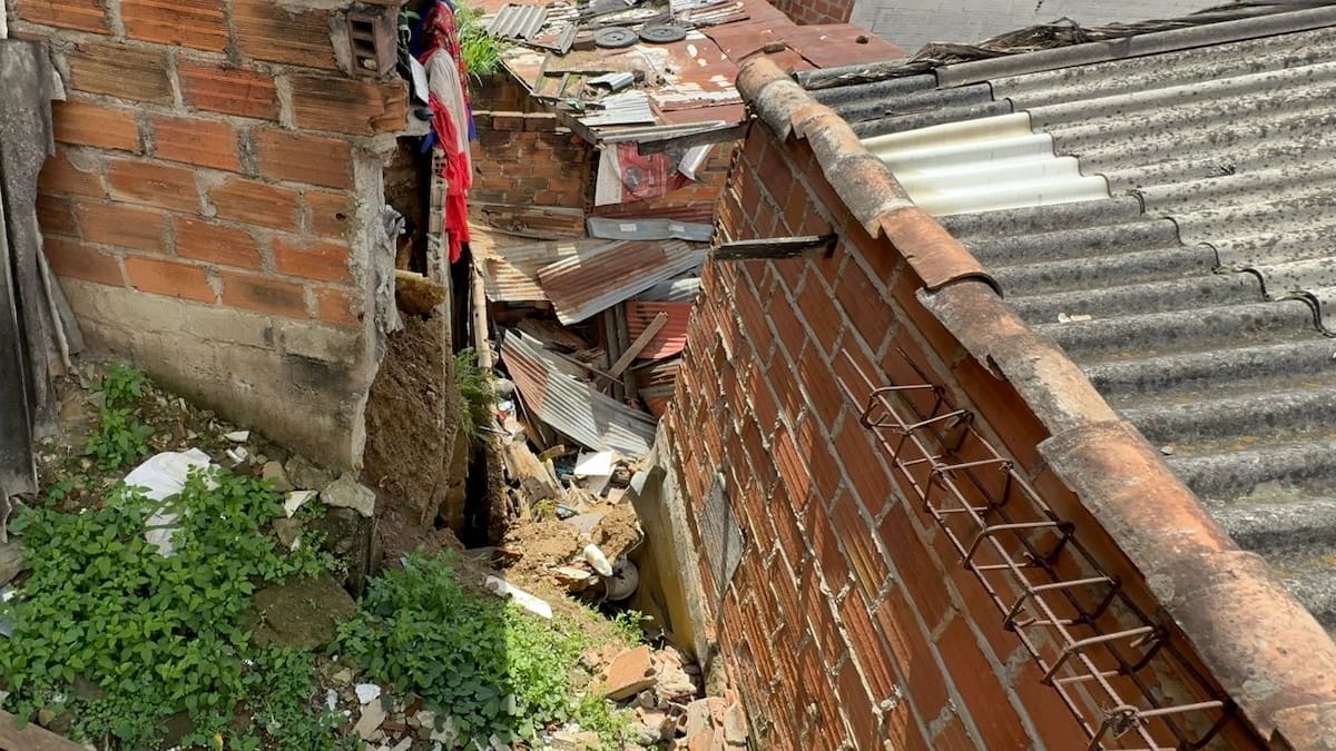 Una vivienda colapsó varias horas después de ser evacuada por el Dagrd de Medellín
