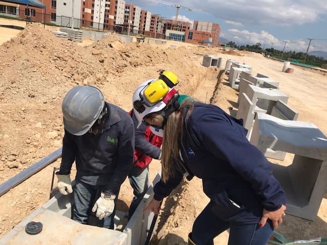 En Bogotá 25 mil mujeres trabajan a la par de los hombres en el sector construcción