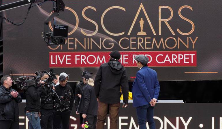 Preparativos para la alfombra roja de los Premios Óscar.