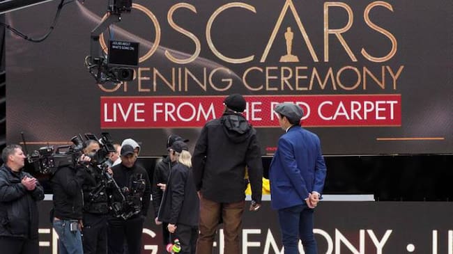 Preparativos para la alfombra roja de los Premios Óscar.