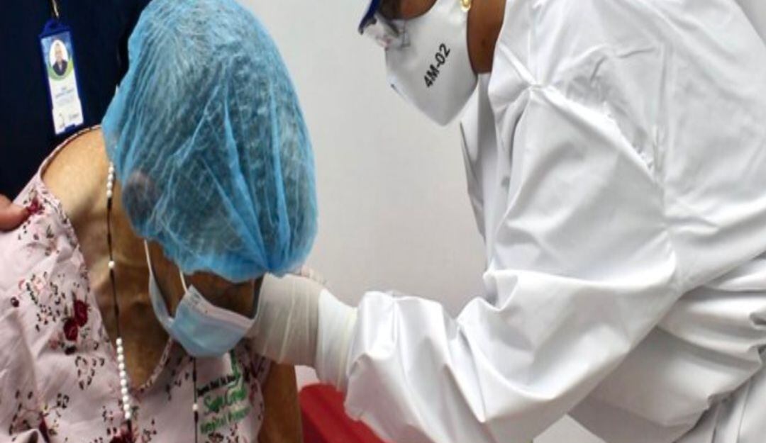 Mayores de 60 años podrán recibir dosis de refuerzo desde este sábado