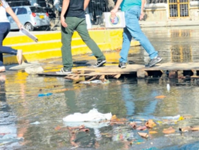 Foto de refencua de emergencia por aguas residuales en Santa Marta. Foto: Colprensa/Hoy Diario del Magdalena