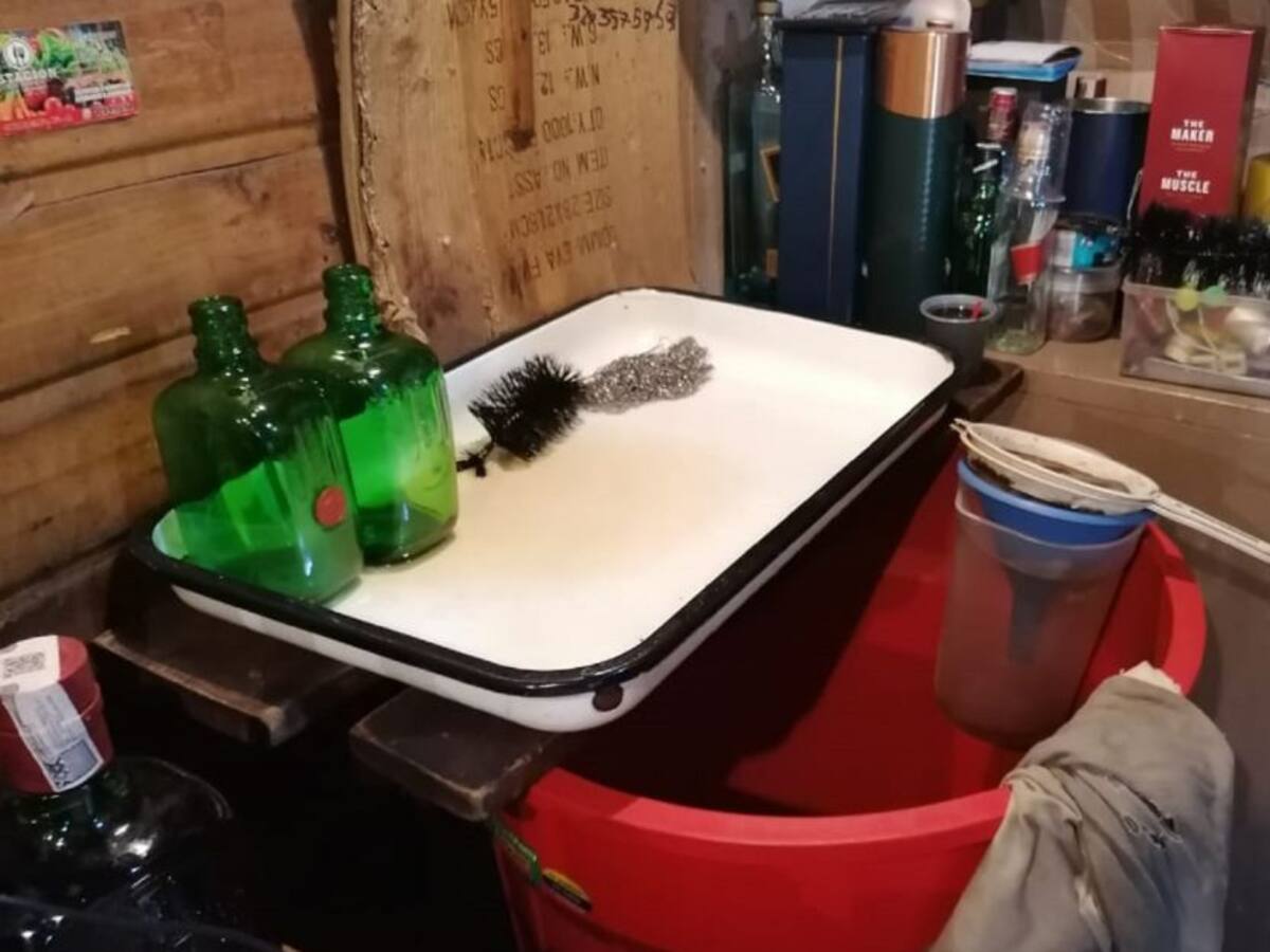 Desmantelan fábrica clandestina de licor adulterado en Bogotá