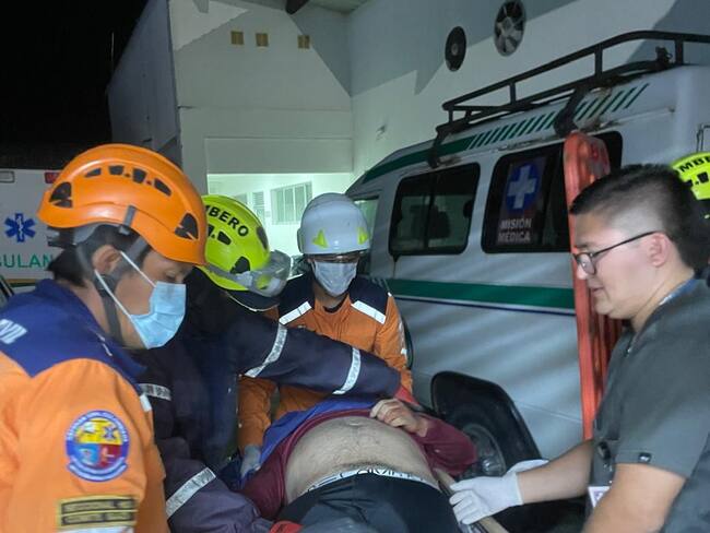 Un alud de tierra cayó sobre la vivienda donde dormia un grupo familiar en la vereda vergel zona rural de Suaza.