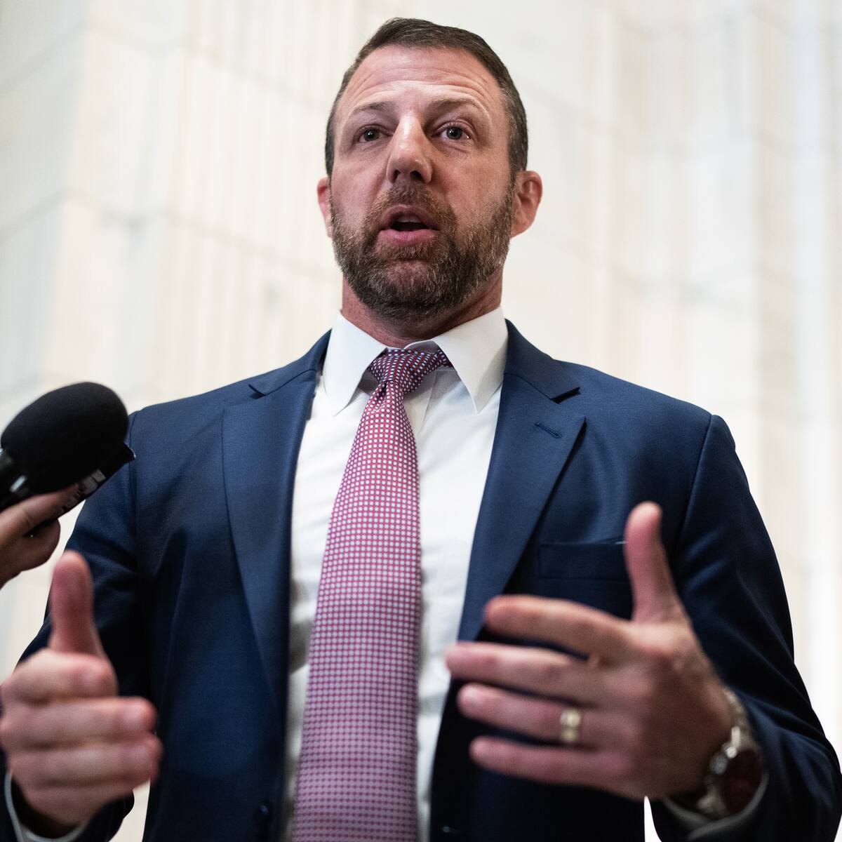 El Senado confirma a Markwayne Mullin al frente de Seguridad Nacional de EE.UU.