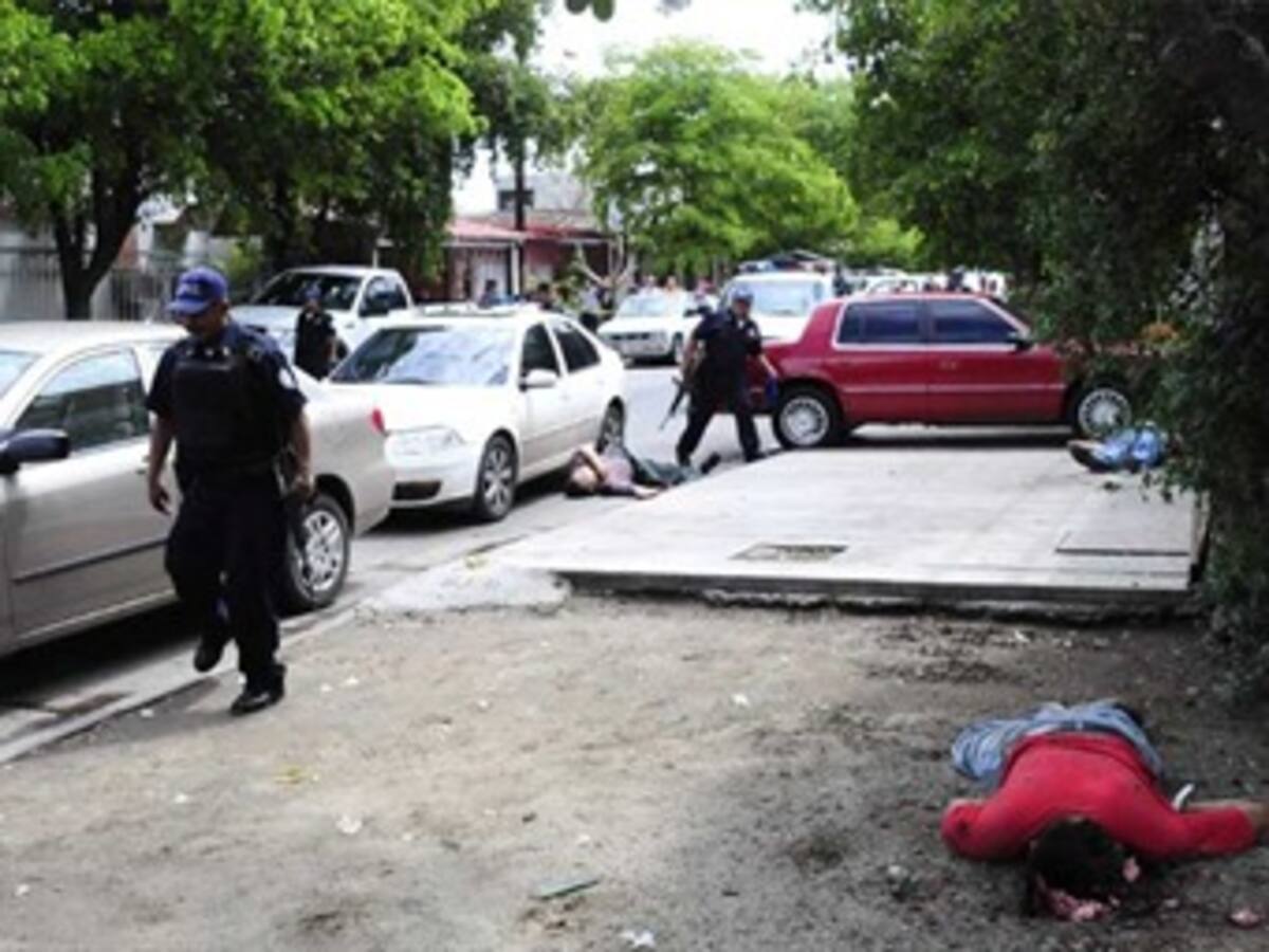 Narcos mexicanos declaran guerra a autoridades con homicidio de doce agentes