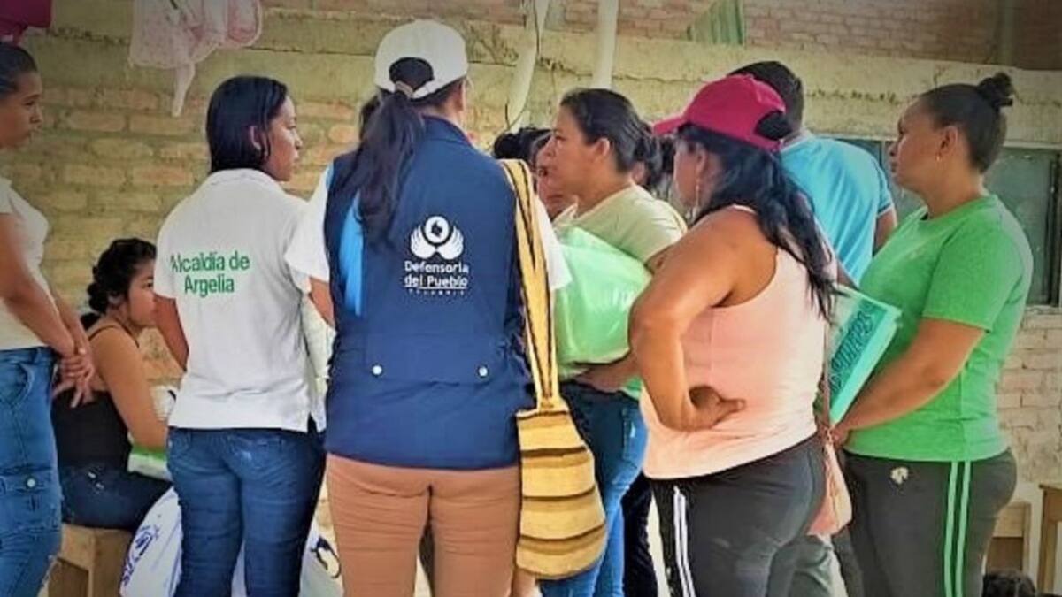 Más de 1.000 niños sin clases por combates en Argelia, Cauca