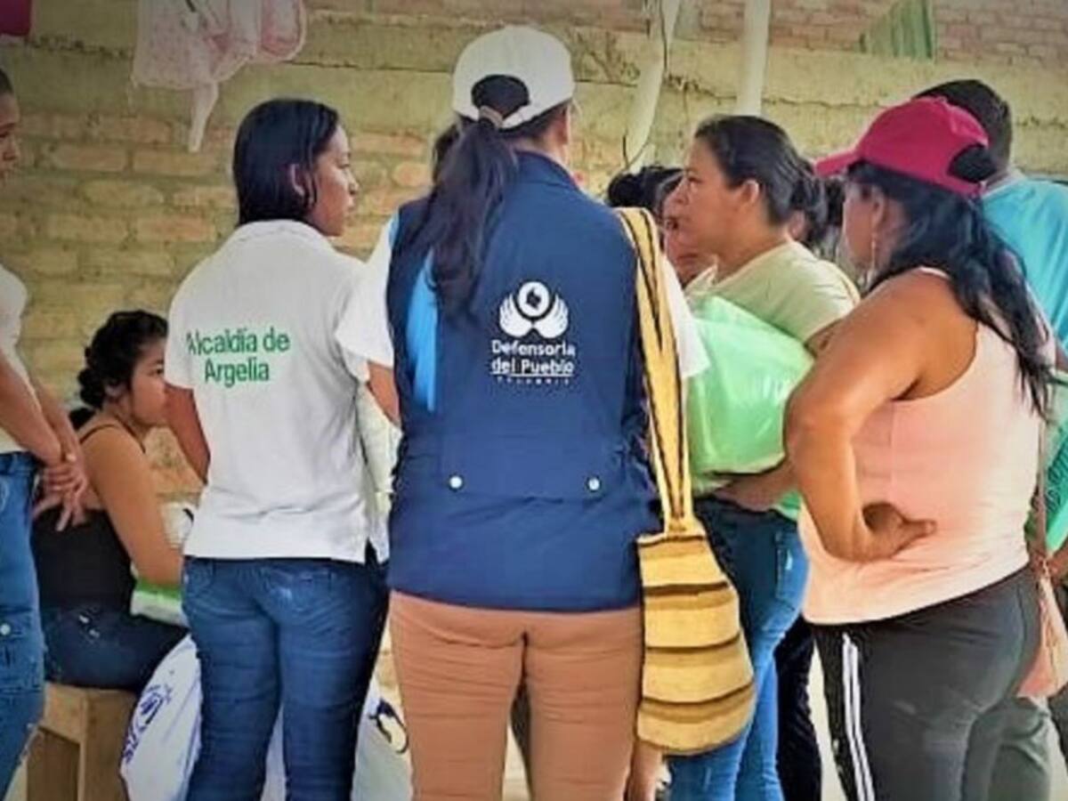 Más de 1.000 niños sin clases por combates en Argelia, Cauca