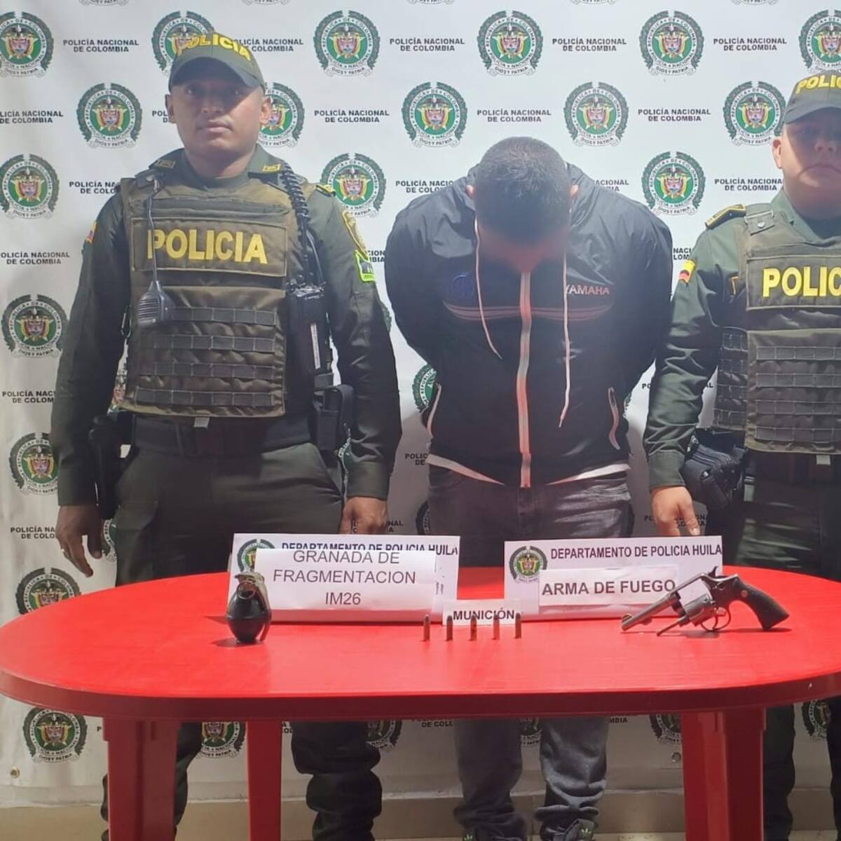 En La Plata: Capturan a hombre con granada y revólver