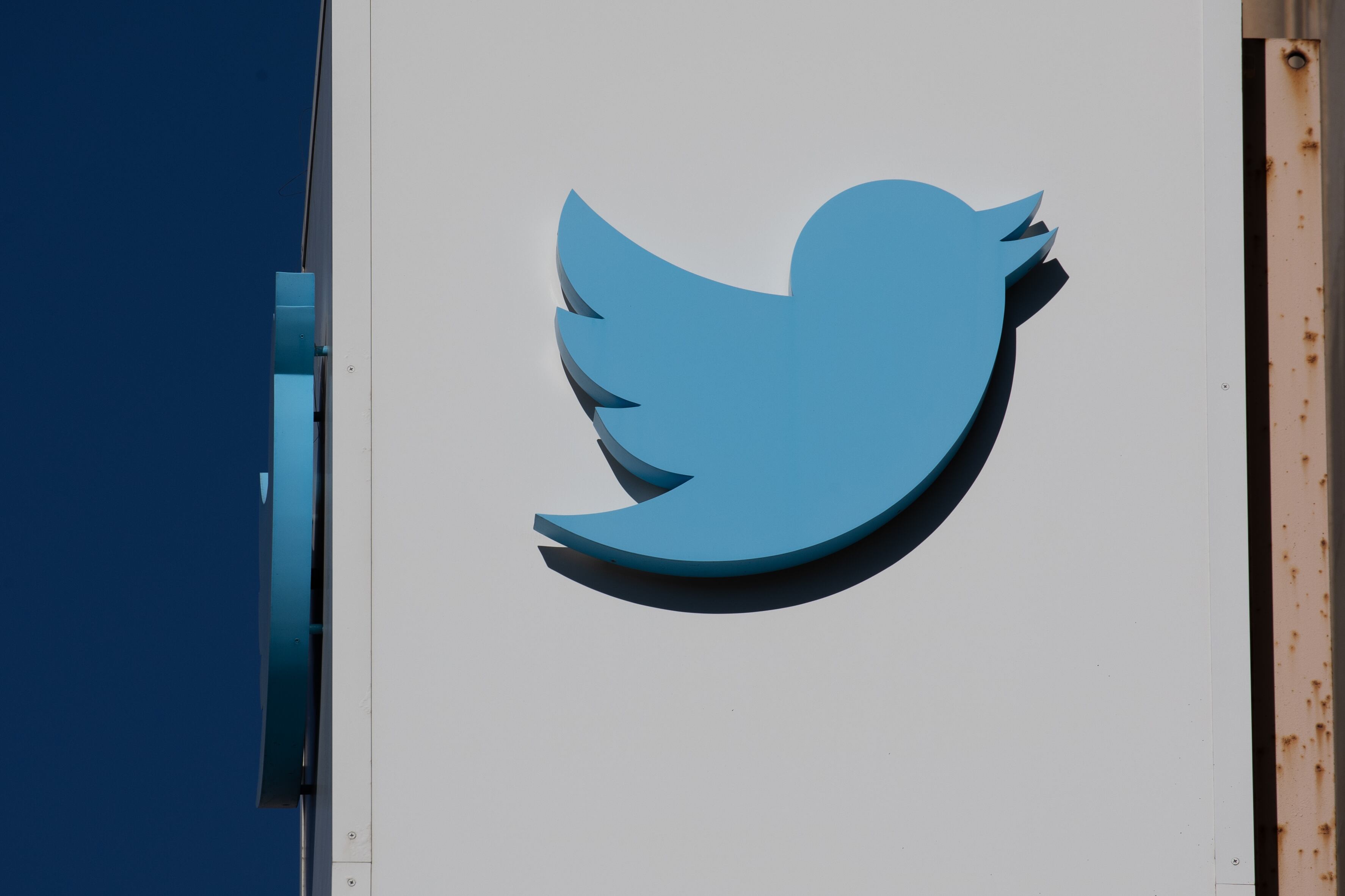 Twitter subasta artículos de su oficina en California en medio de crisis financiera