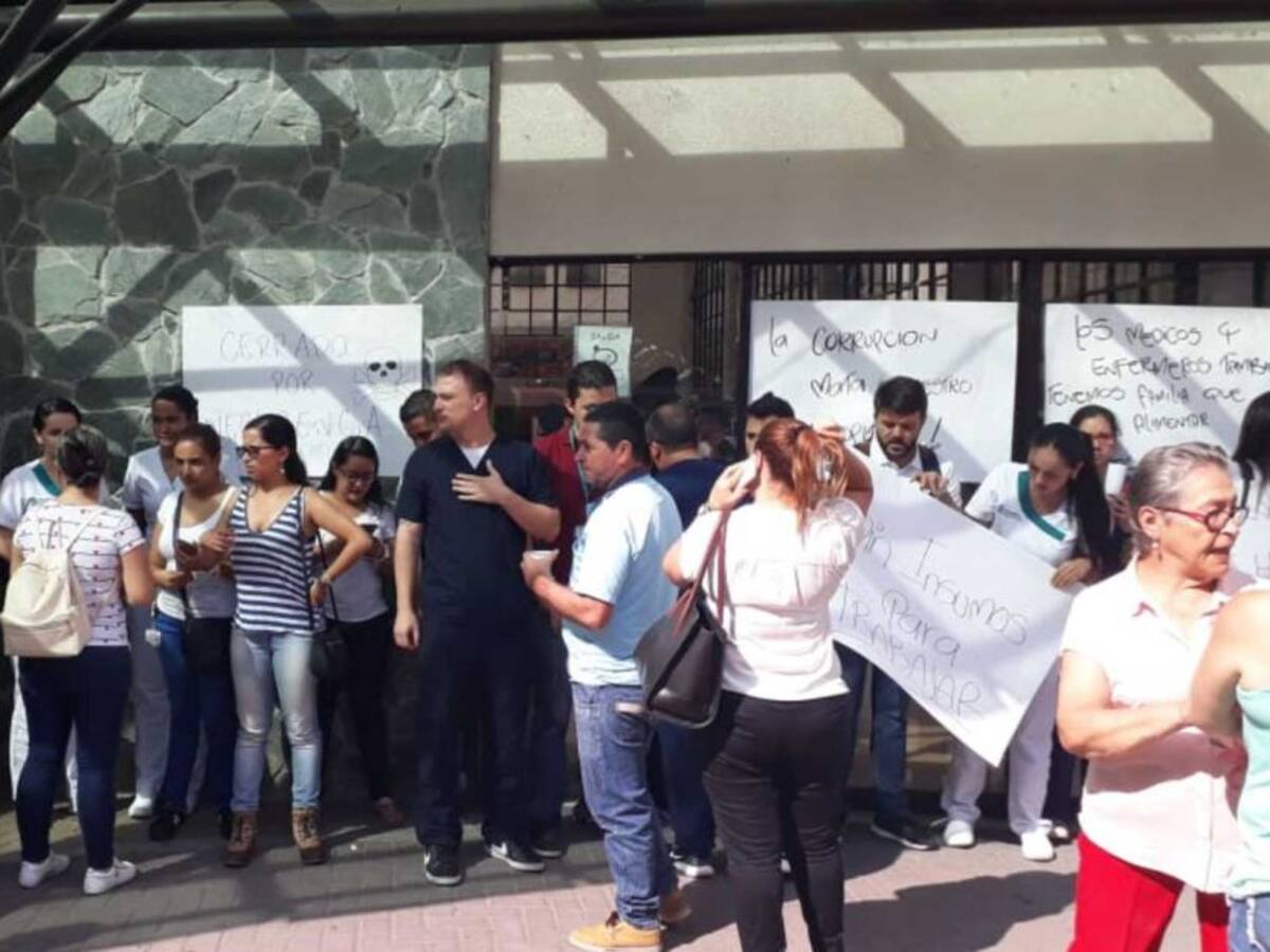 Algunos trabajadores del San Jorge protestaron exigiendo su pago