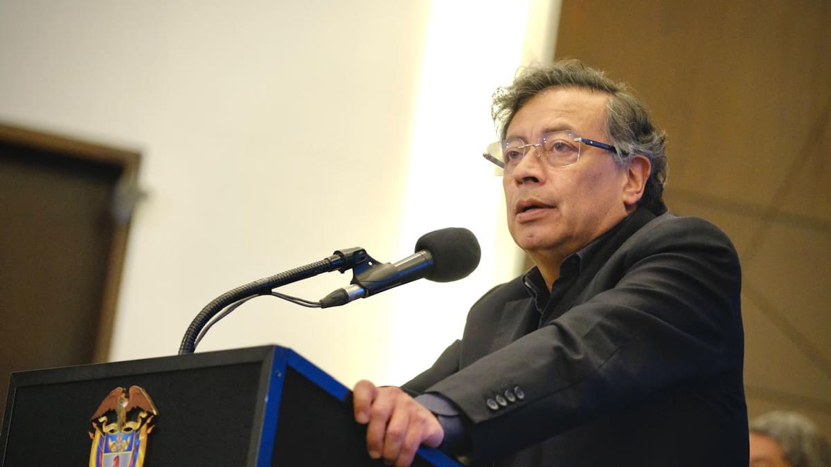 “Rindo homenaje a la enorme bandera de la Libertad”: Petro tras liberación de militares en el Micay