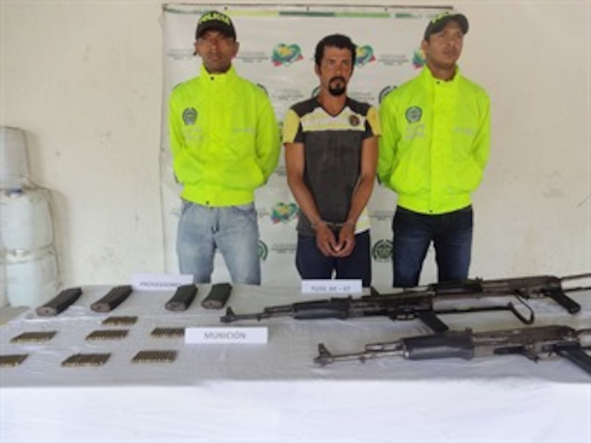 Policía de Bolívar incautó tres fusiles AK-47 a presunto ‘urabeño’