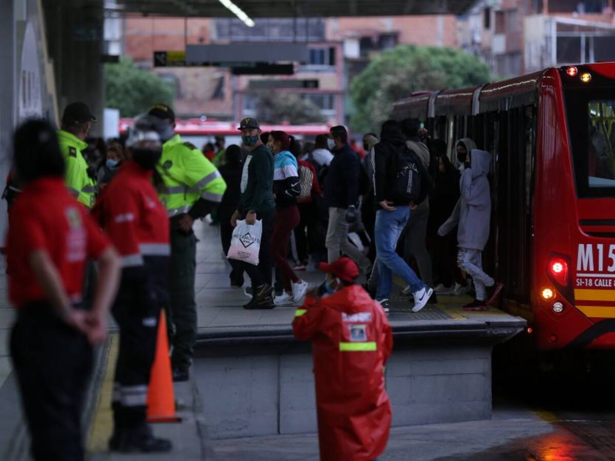Horarios de TransMilenio durante toque de queda y cuarentena estricta