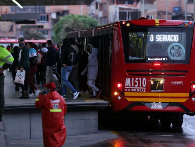 Operación de Transmilenio en Bogotá durante toque de queda y cuarentena. 