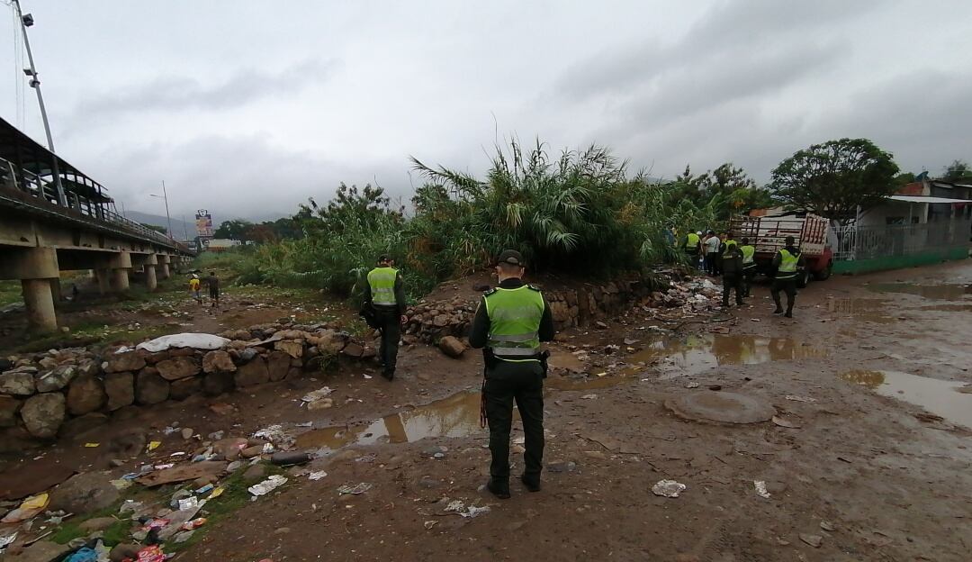Policía en puentes internacionales