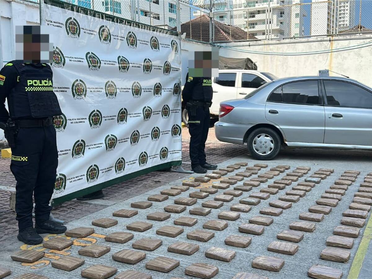 Policía incautó 350 paquetes de marihuana al interior de un vehículo en Cartagena