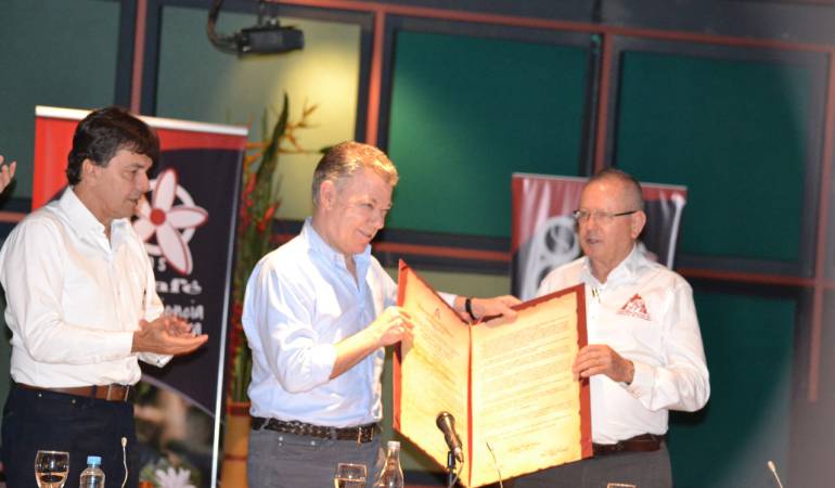 Presidente Juan Manuel Santos, recibe reconocimiento de los cafeteros 