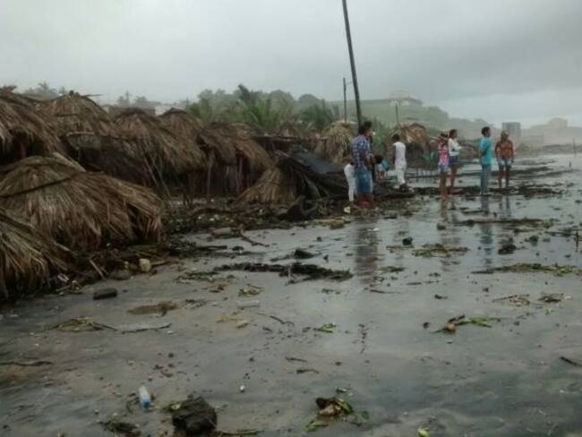 Damnificados por fuerte oleaje en Puerto Colombia, Atlántico, piden ayuda