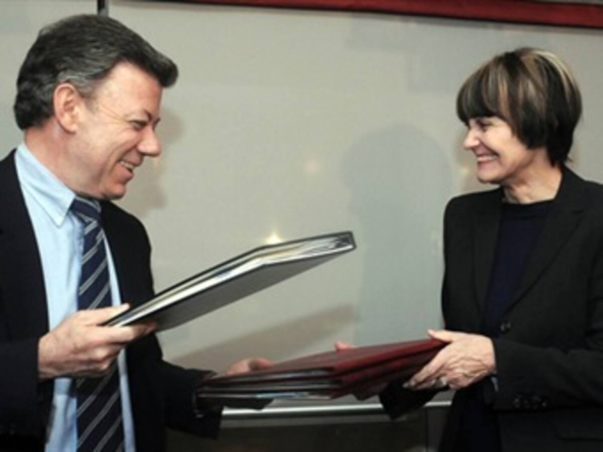 Colombia activa TLC con Suiza y firma tratado de cooperación judicial