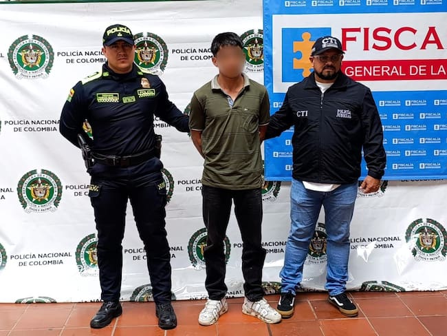 Alias ‘Fresa’ fue capturado por orden judicial y es señalado como presunto responsable del homicidio de un padre y su hijo en zona rural de La Plata, Huila.
