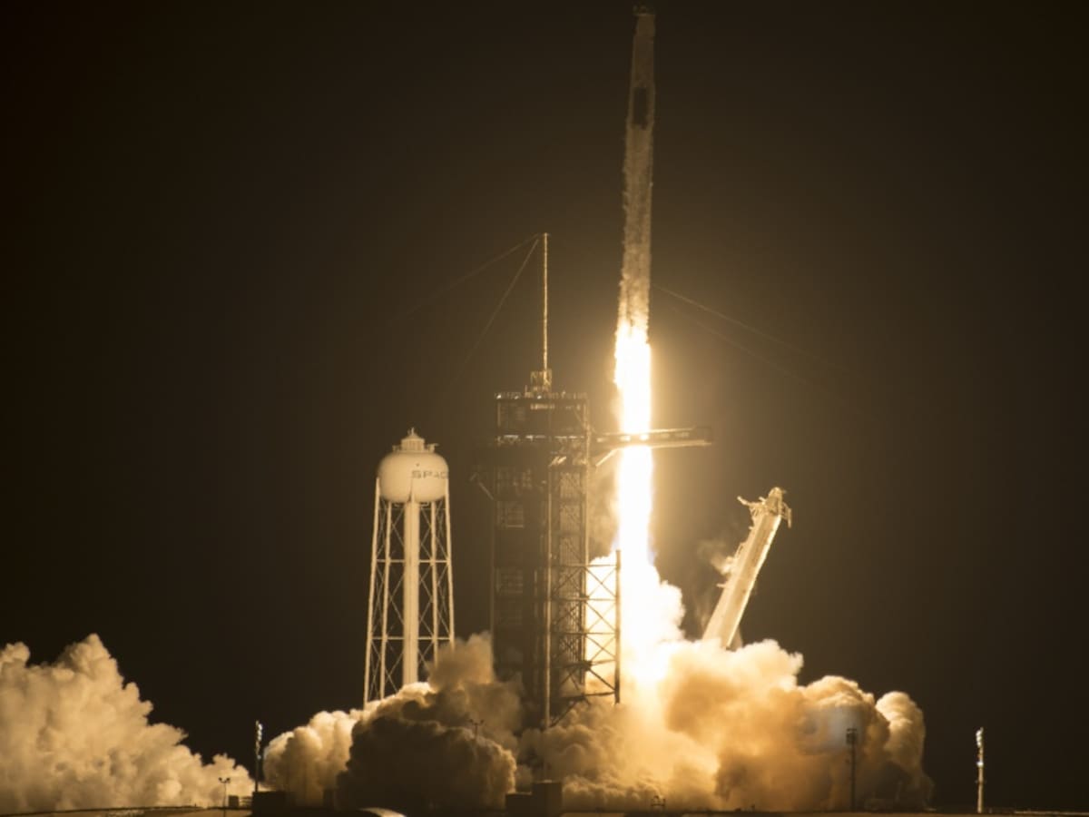 NASA escoge a SpaceX para explorar la luna Europa de Júpiter