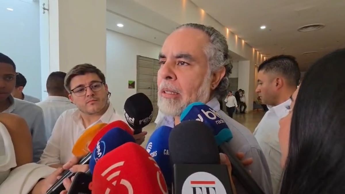 Benedetti defiende a Petro y ministros: “es análisis político y nada de participación en política”