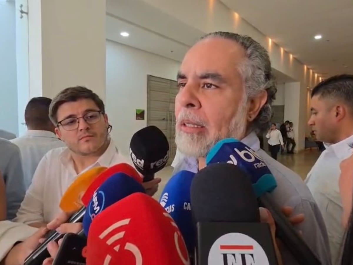 Benedetti defiende a Petro y ministros: “es análisis político y nada de participación en política”