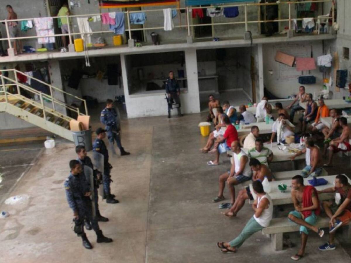 Internos de la cárcel en La Dorada piden a la guardia que se proteja