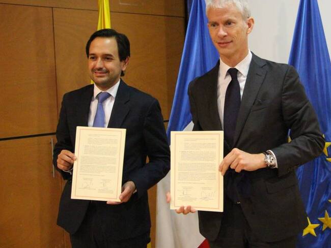 El ministro de Minas y Energía, Diego Mesa y el ministro francés delegado para el comercio exterior y el atractivo económico, Franck Riester. Foto: Cortesía Embajada de Francia en Colombia