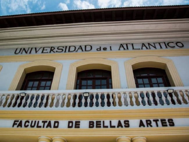 Fachada de la Facultad de Bellas Artes, de la Universidad del Atlántico, antes de su proceso de intercención./ Foto: Archivo.