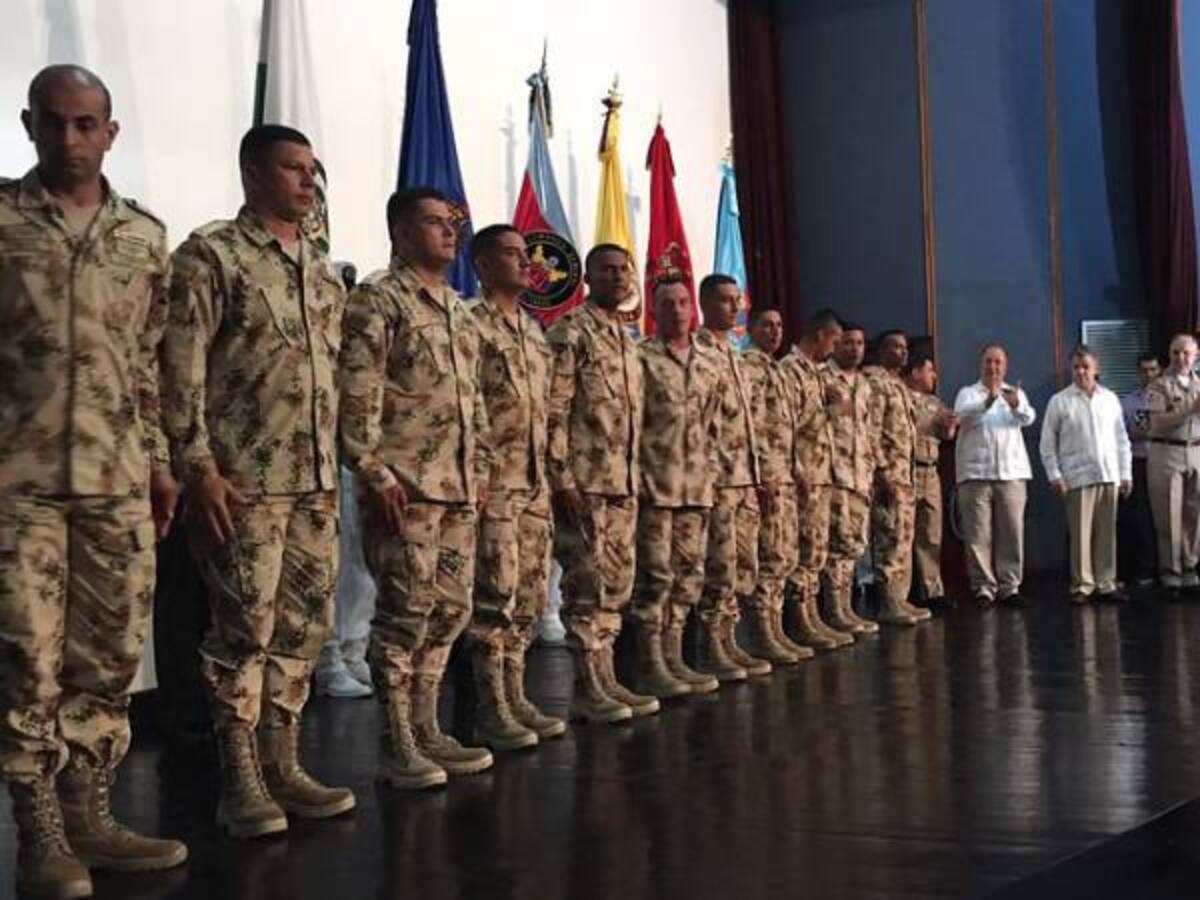 Santos entrega reconocimiento ‘Citación Presidencial de la Victoria Militar y Policial’