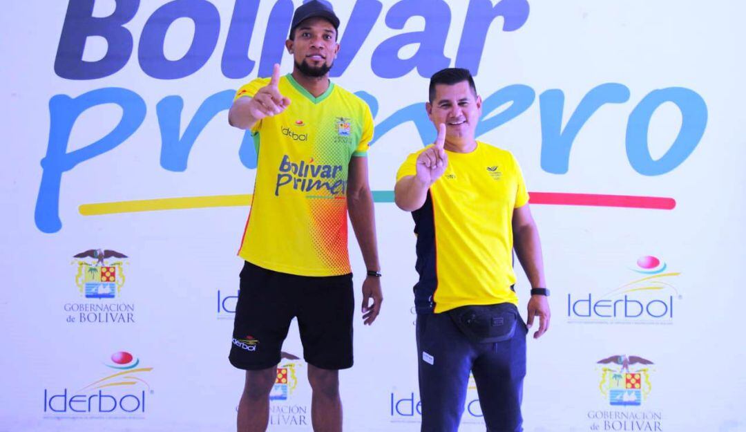 Fernando Echeverry, como entrenador y el jugador Sneider Rivas, ambos del registro Bolívar, estarán el próximo mes de Junio en Italia