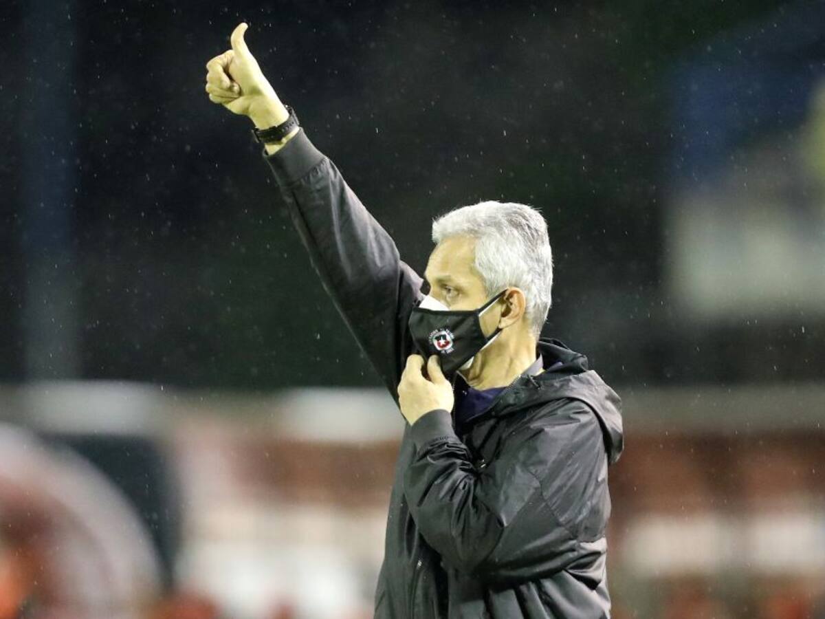 Reinaldo Rueda seguirá como DT de la selección chilena