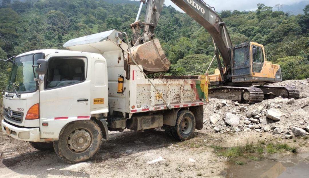Labores de mantenimiento vial en zona rural de Ibagué