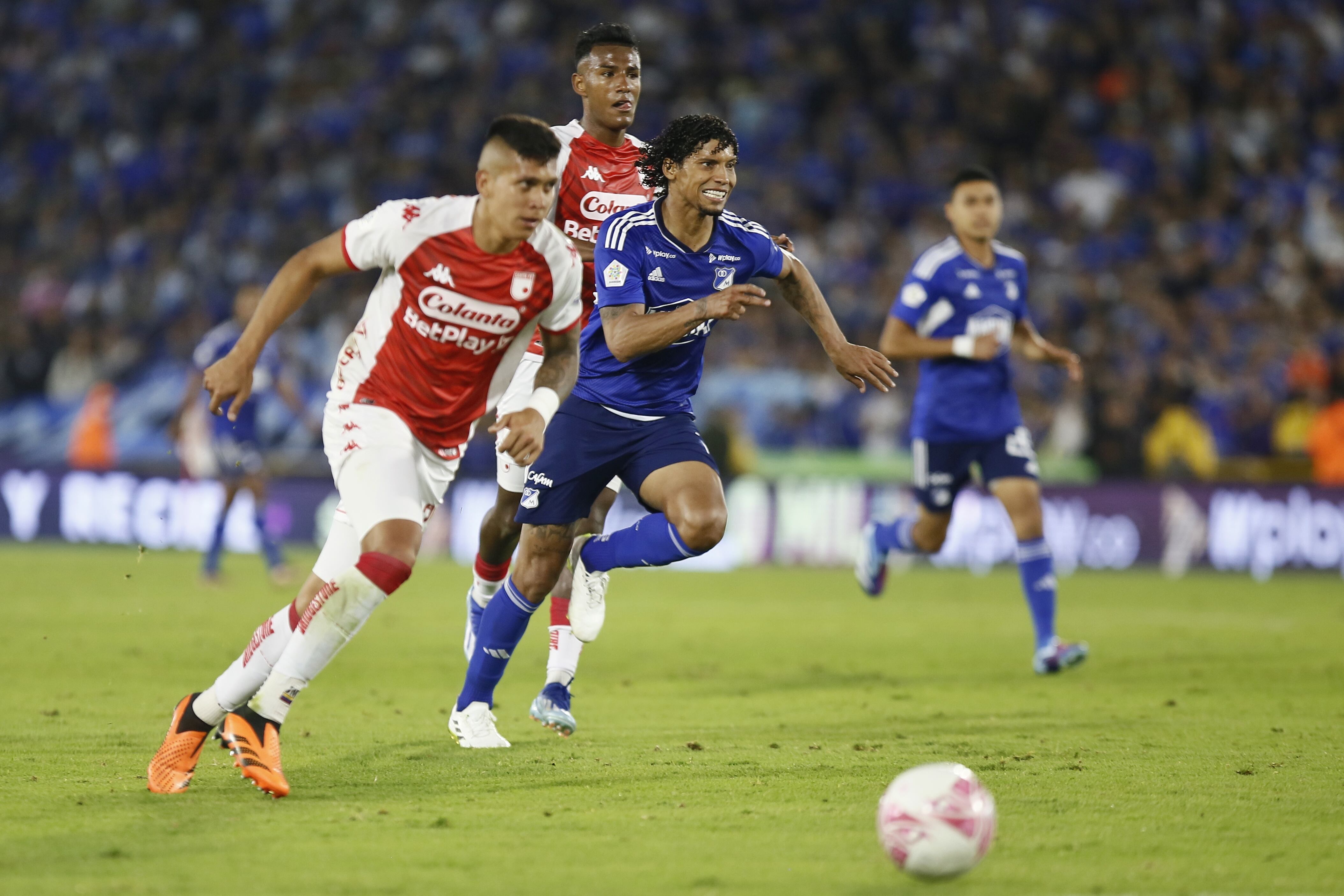 Millonarios y Santa Fe vuelven a encontrarse en el estadio El Campín. (Colprensa - Lina Gasca)