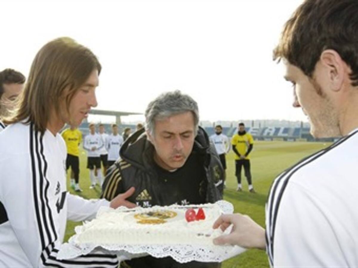 Casillas y Ramos sorprendieron a Mourinho con una torta de cumpleaños