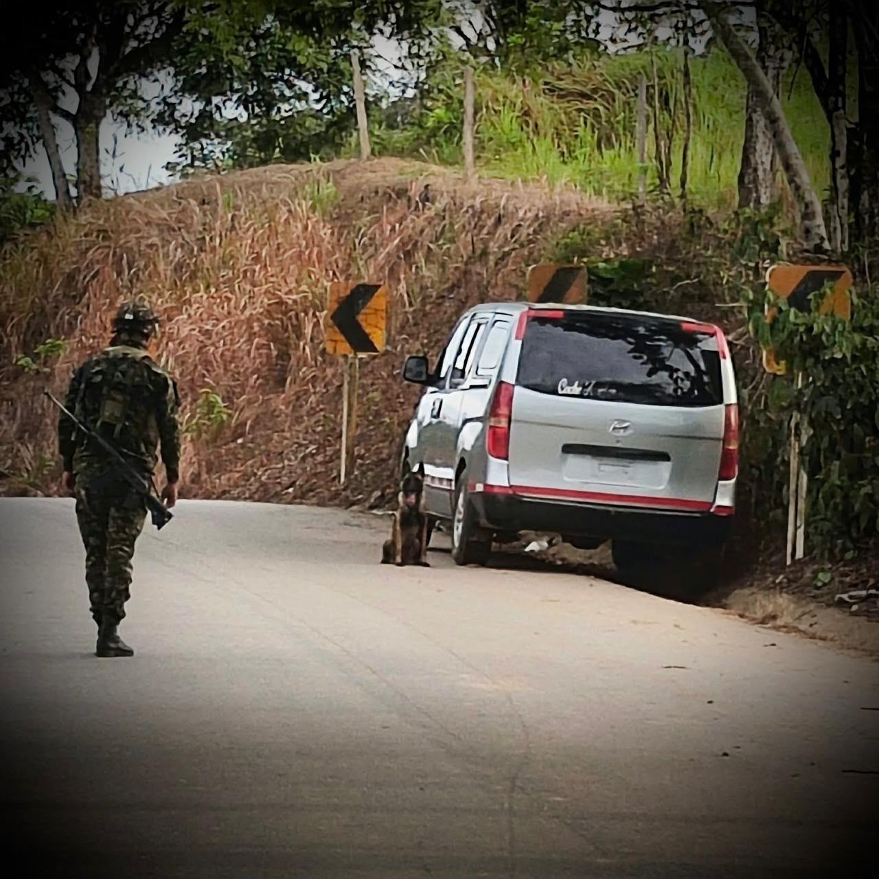 Las autoridades recomendaron a la comunidad no manipular objetos. Foto Ejercito Caquetá.