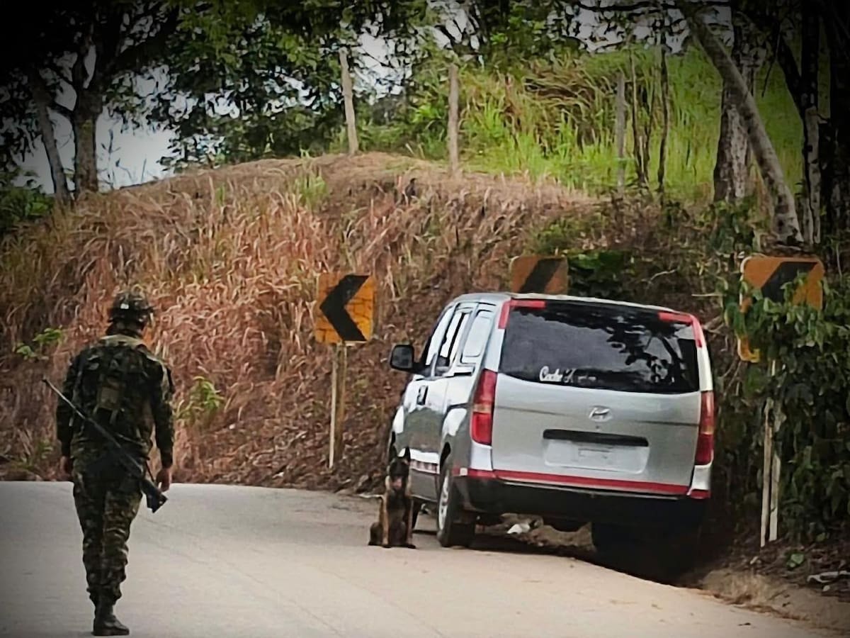 Autoridades neutralizan dos artefactos explosivos instalados en un vehículo en vías del Caquetá