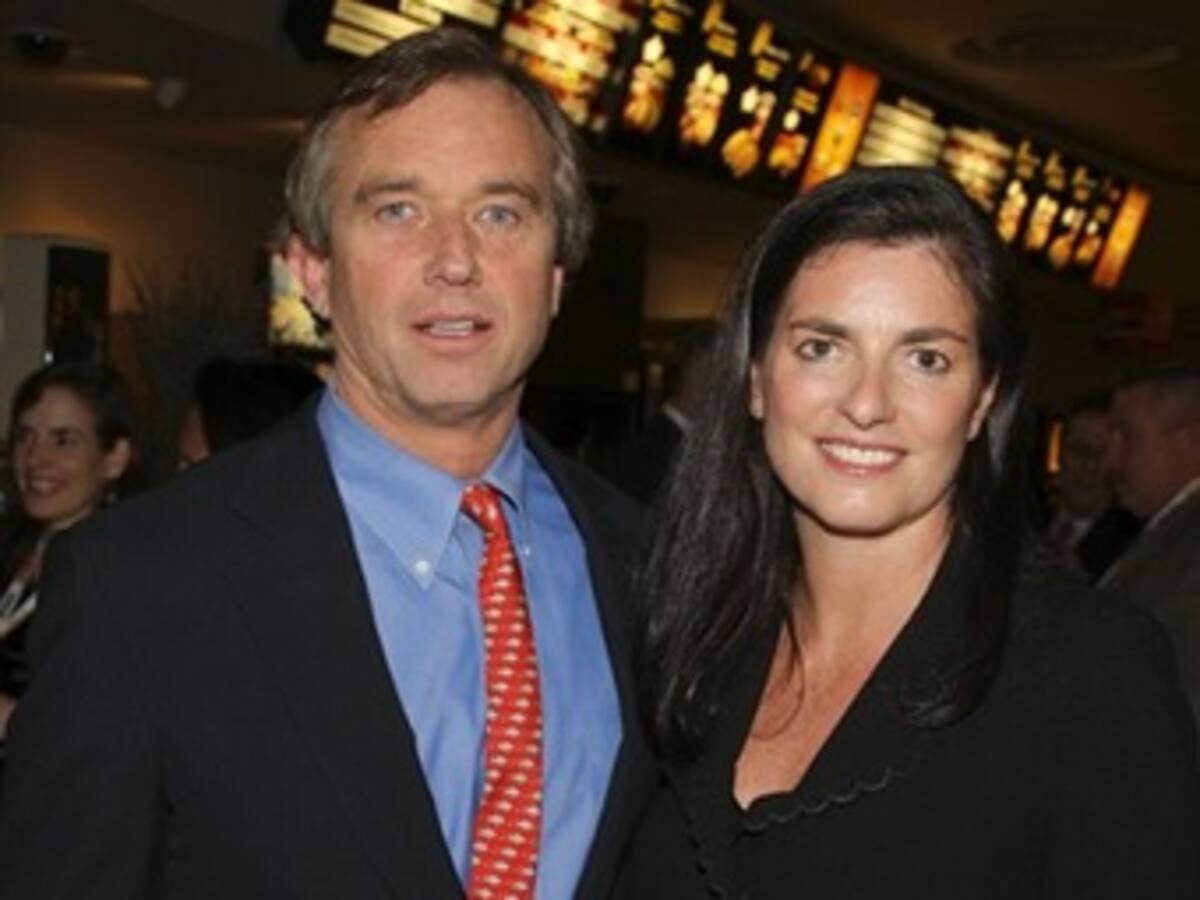 Esposa de Robert F. Kennedy Jr. acusada de conducir bajo efecto de narcóticos