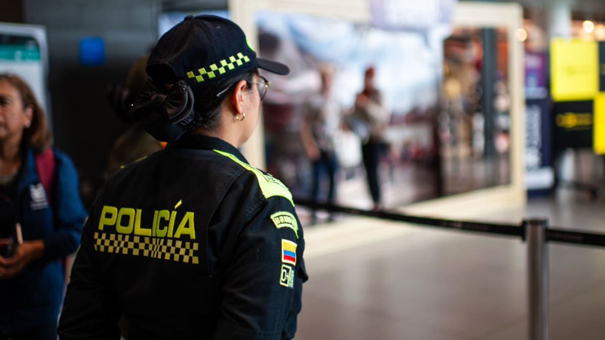 ¿Cuántos años dura la carrera de policía en Colombia?