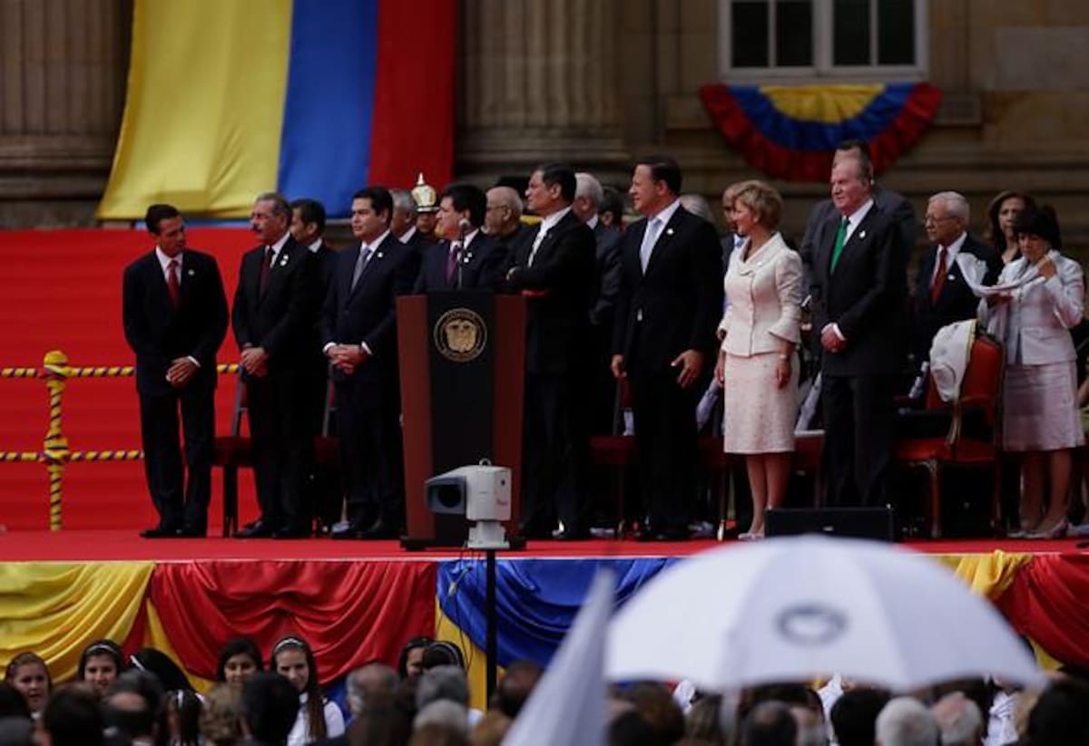 Los presidentes y las comitivas de los demás países se alistan para saludar a Juan Mnauel Santos.