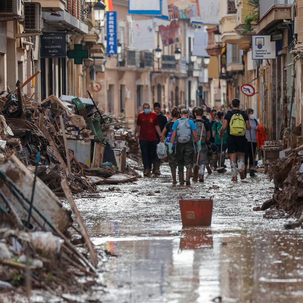 Congresistas piden a Petro “recursos especiales” para colombianos afectados en Valencia