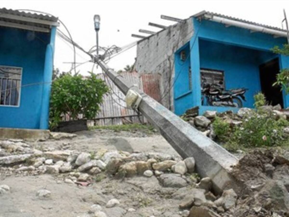 Vendavales afectan a más de 27 mil familias en Colombia