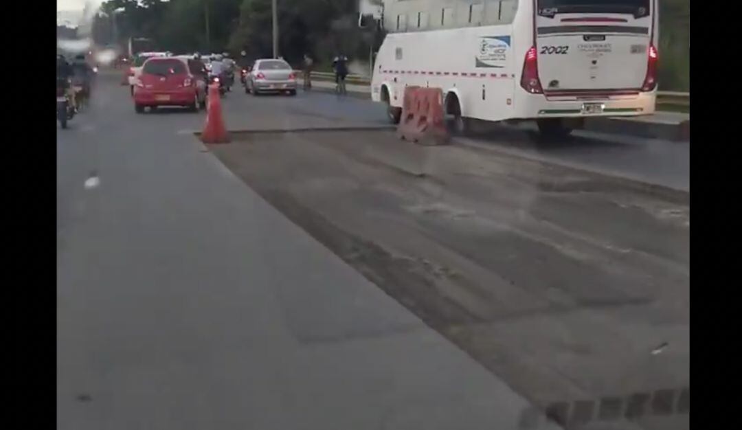 Reparcheo en los nuevos tramos de la vía Cali - Jamundí