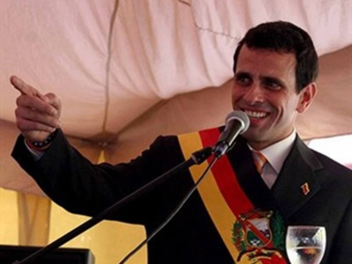 "Nicolas, hasta Snowden sabe que te robaste las elecciones": Capriles a Maduro