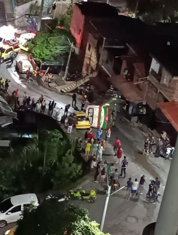 Incidente de tránsito en la comuna 13 de Medellín. Foto: Denuncias Antioquia