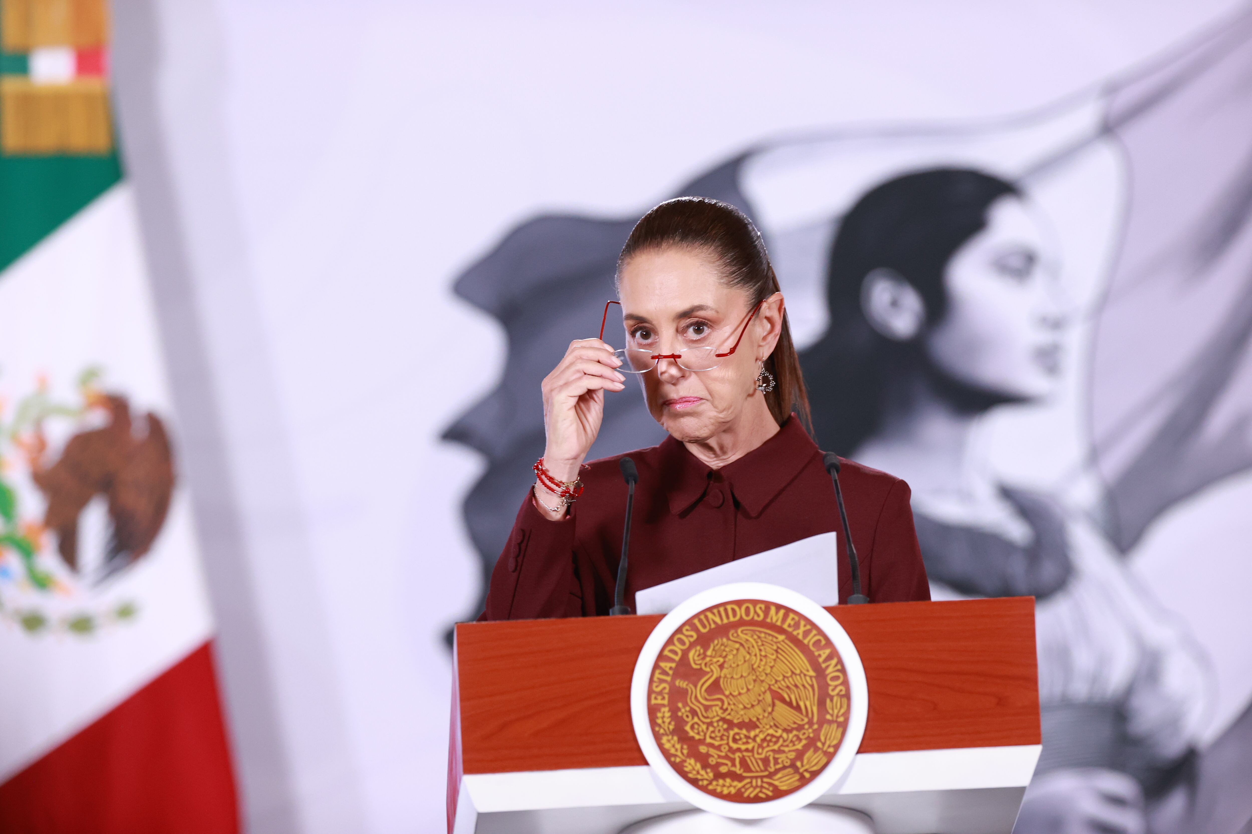 La presidenta de México, Claudia Sheinbaum anunció el restablecimiento de las relaciones diplomáticas entre México y Perú, rotas desde noviembre de 2025, tras la concesión por parte del nuevo Gobierno peruano de un salvoconducto a la ex primera ministra Betssy Chávez. EFE/Mario Guzmán