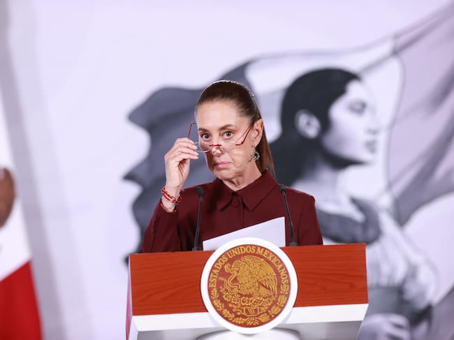 La presidenta de México, Claudia Sheinbaum anunció el restablecimiento de las relaciones diplomáticas entre México y Perú, rotas desde noviembre de 2025, tras la concesión por parte del nuevo Gobierno peruano de un salvoconducto a la ex primera ministra Betssy Chávez. EFE/Mario Guzmán