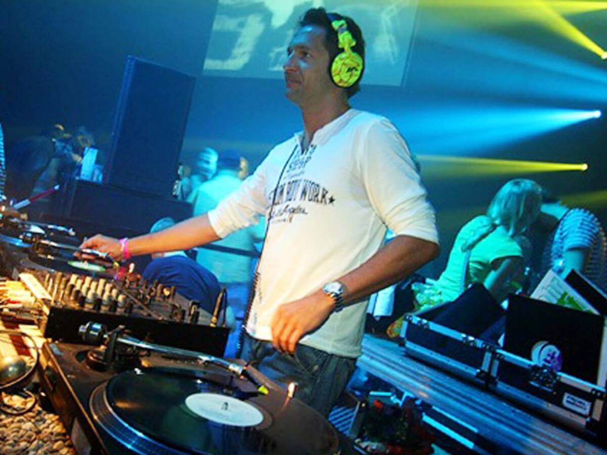 Alcalde Dau se compromete a suspender restricción nocturna de negocios